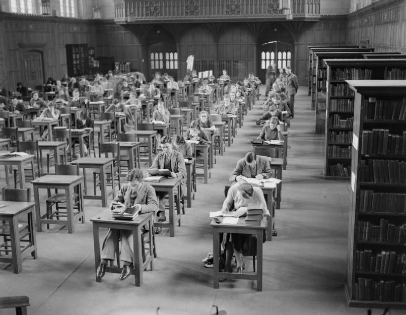 King's_College_London_Students_Evacuated_To_Bristol,_England,_1940_D433